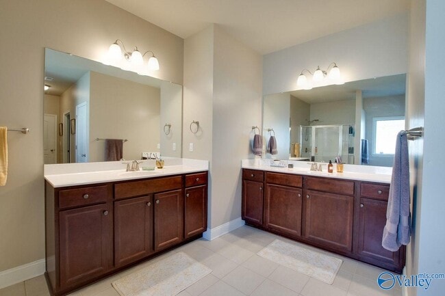 Building Photo - 7206 Lathan Dr SE