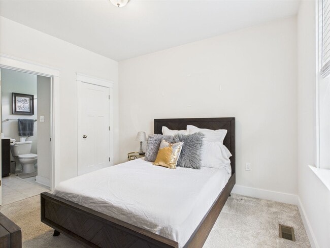 Building Photo - 6837 Sir Galahad Ct.
