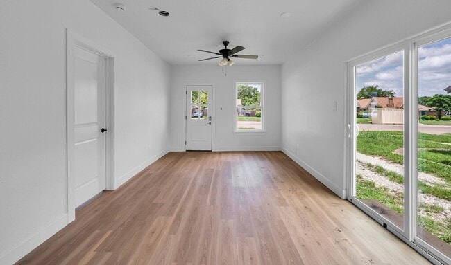 Building Photo - Well-maintained 4BD/2BA - Available in May!