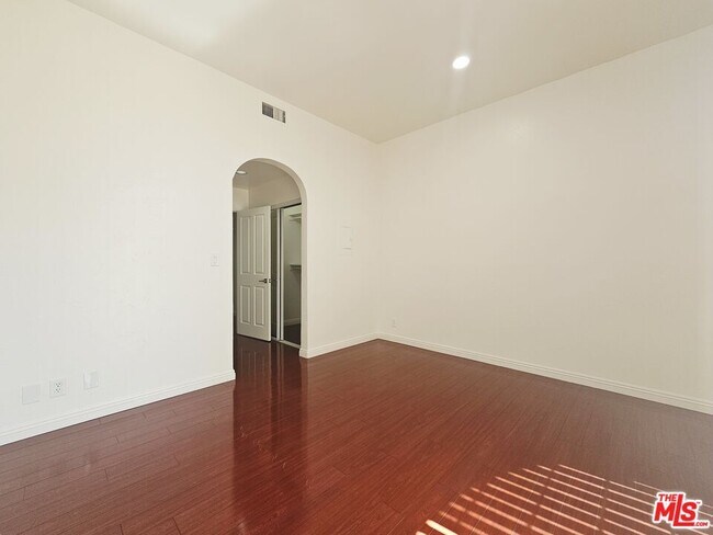 Building Photo - 801 Lorraine Blvd