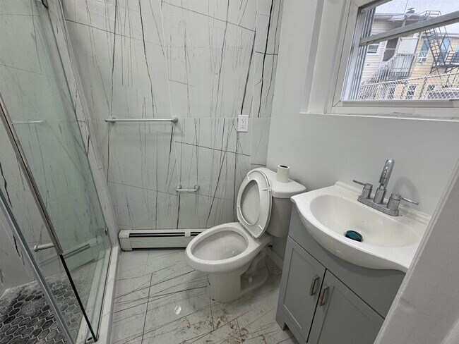 Building Photo - 210 Hamilton St