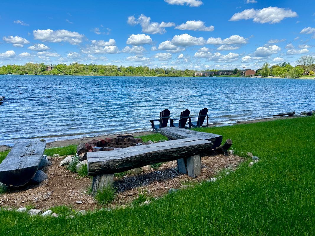 Building Photo - 1700 Hamilton Dr