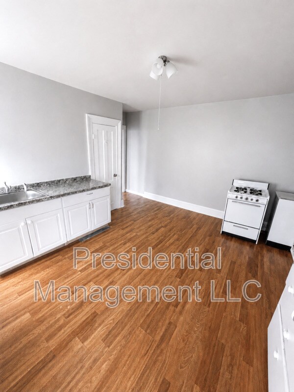 Building Photo - 74 Holmes Ave