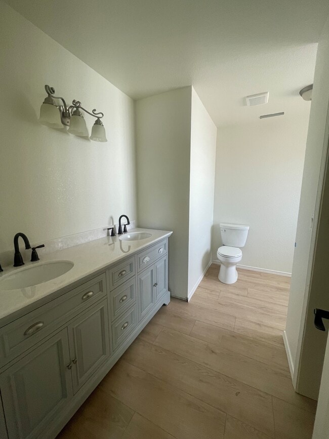 Building Photo - 4348 N Sauter Dr W