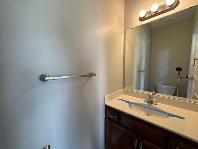Building Photo - 3-Bedroom Home in a Quiet, Relaxing Neighb...