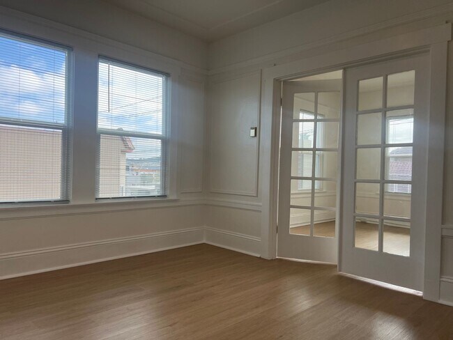 Building Photo - 3542