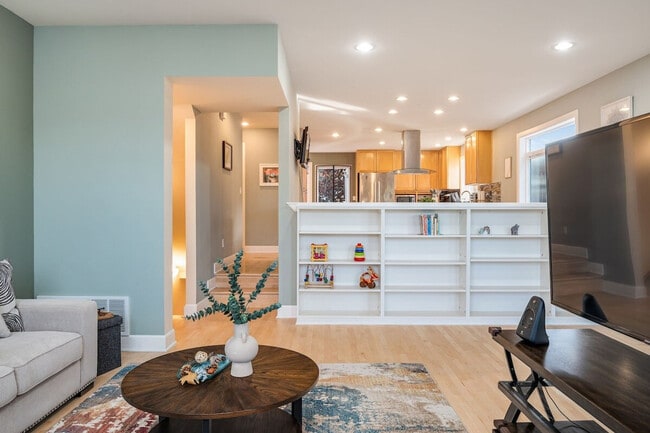 Building Photo - 4224 Francis Ave N