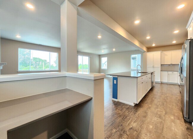 Building Photo - 4 Bedroom Home in Marysville Available Now!