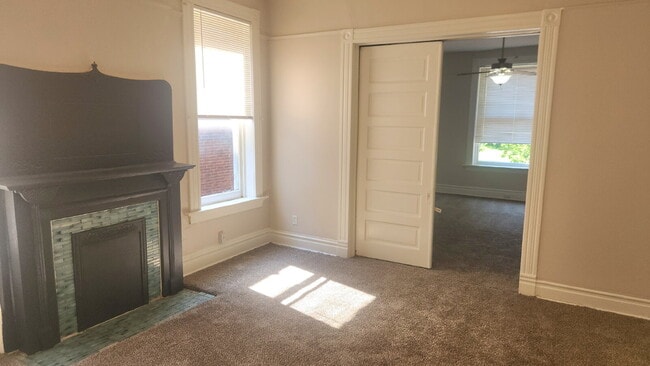 Building Photo - "Cozy 2-Bedroom Duplex in the Heart of St....