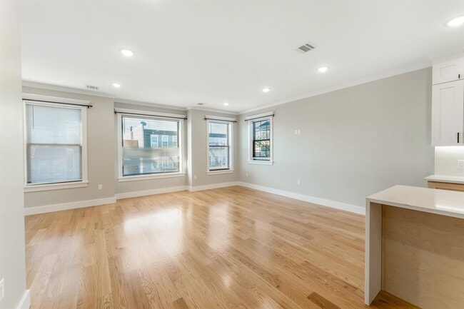 Building Photo - 230 Griffith St