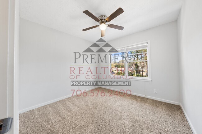 Building Photo - 386 Victoria Dr