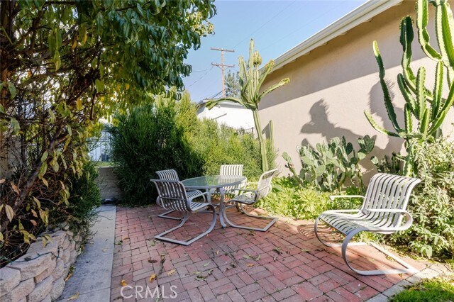 Building Photo - 1305 E Glenoaks Blvd