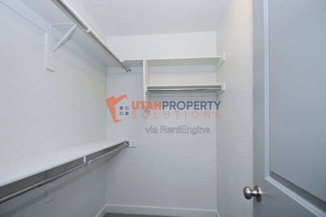 Building Photo - 1008 W 430 S