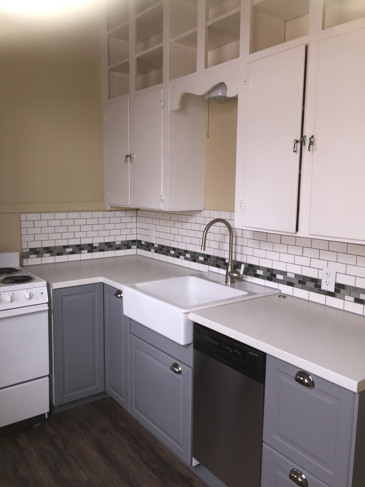 Lovely and bright kitchen. Antique upper cabinets add charm. - 521 Elizabeth Street