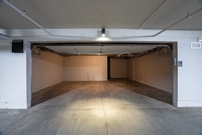 Building Photo - 727 E Front Ave