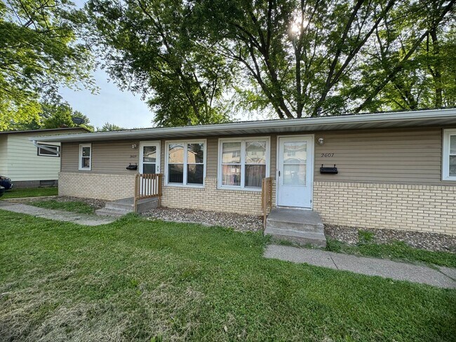 Primary Photo - HM 2607/2609 Magnolia Drive