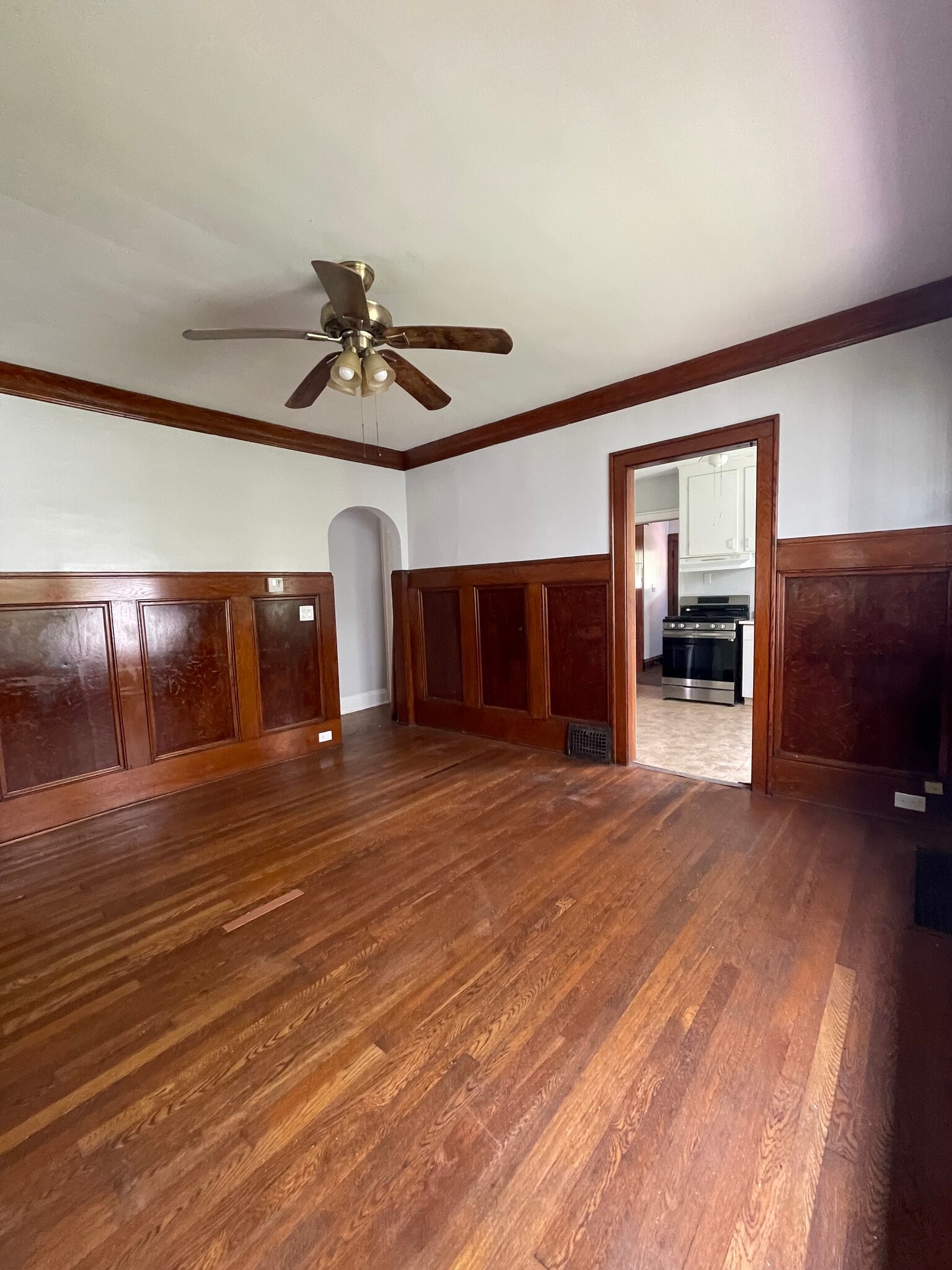 Dining room - 2654 E 130th St