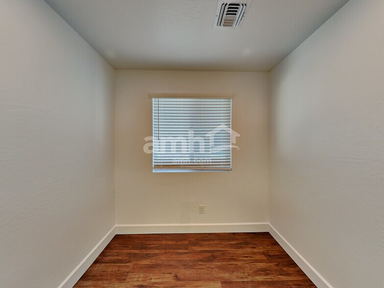 Building Photo - 17121 Puget Ave