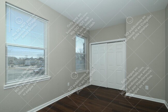 Building Photo - 330 N Randolph St A