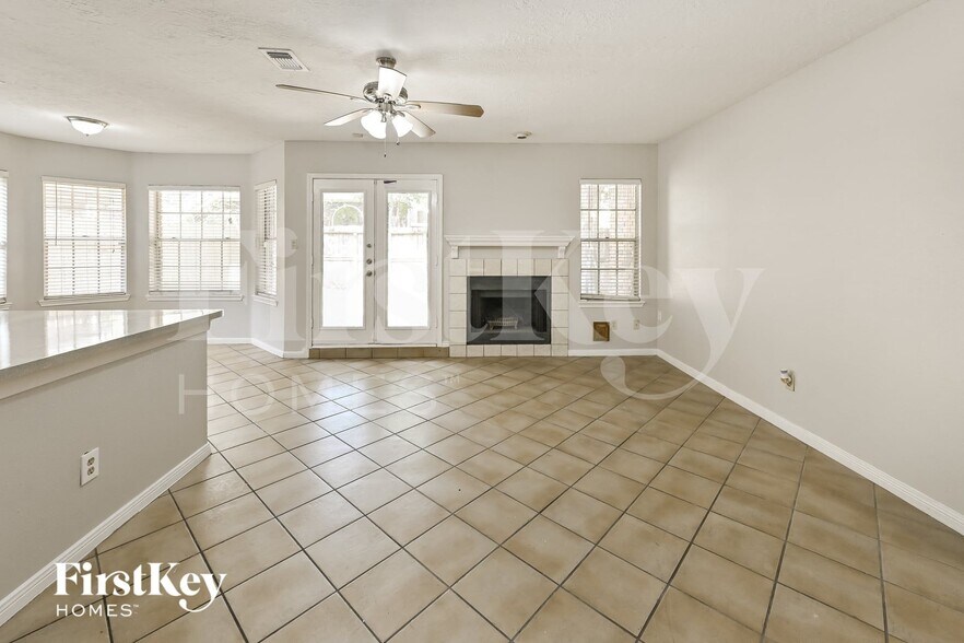 Building Photo - 15966 Oak Mountain Dr