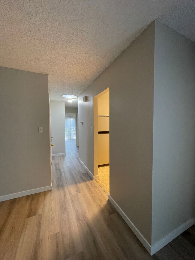 Building Photo - Wonderful 3 Bedroom Move-In Ready