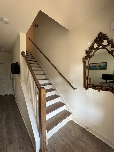 Building Photo - 443 Portsdale Dr