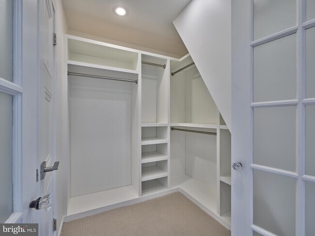 Building Photo - 51 Meadow Ln