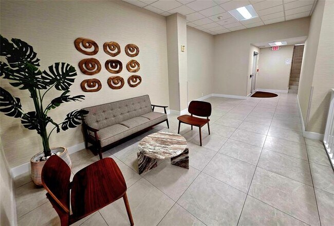 Building Photo - 1370 S Ocean Blvd