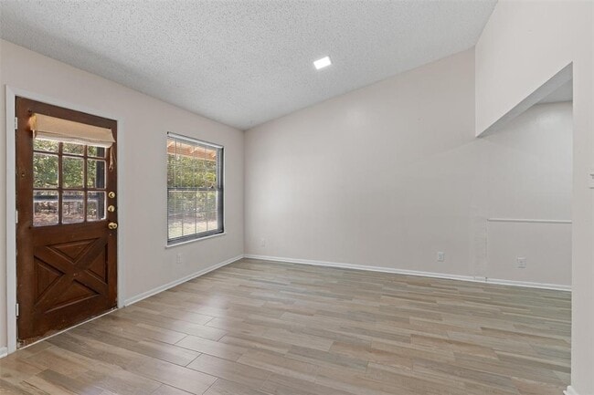 Building Photo - 325 Heartwood Dr