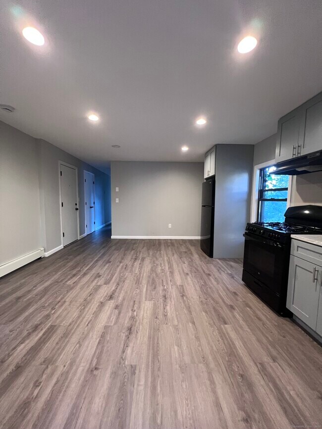 Building Photo - 49 Hill St