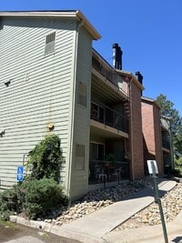 Building Photo - Charming Chestnut Condo!

AVAILABLE NOW!