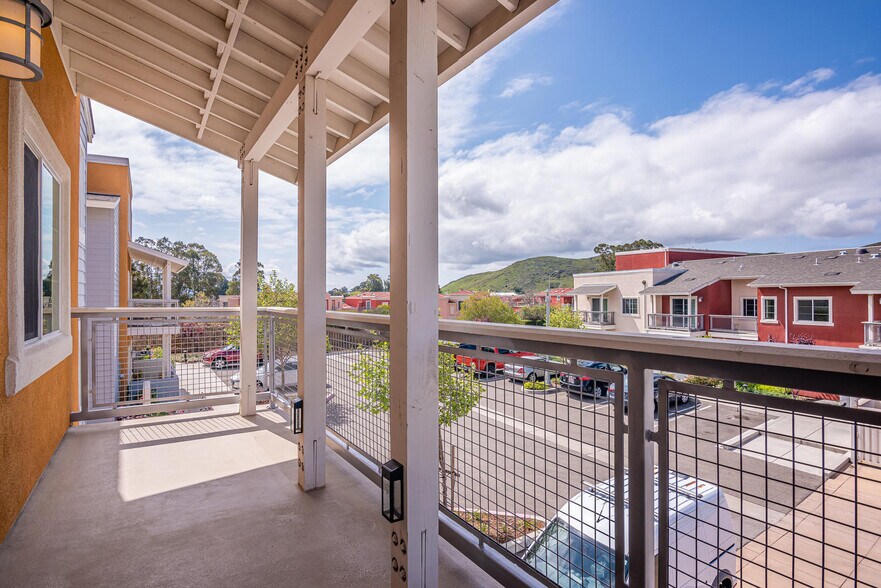 Building Photo - 955 Humbert Ave