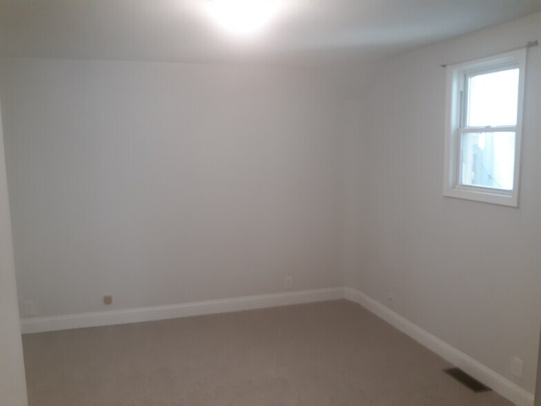 1st Floor Bedroom - 816 S 5th St