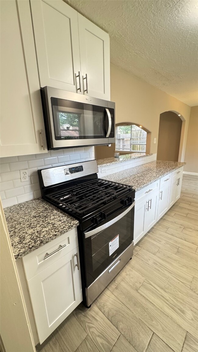 Building Photo - 3303 Glen Spring Dr
