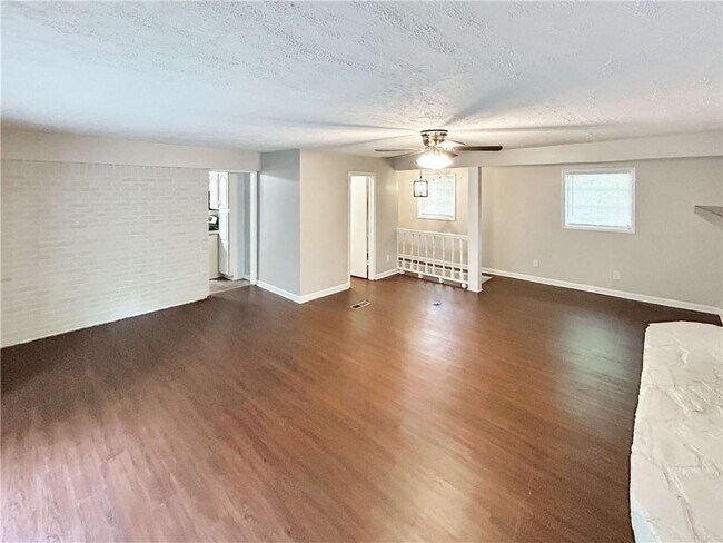 Building Photo - 4239 Pinetree Dr