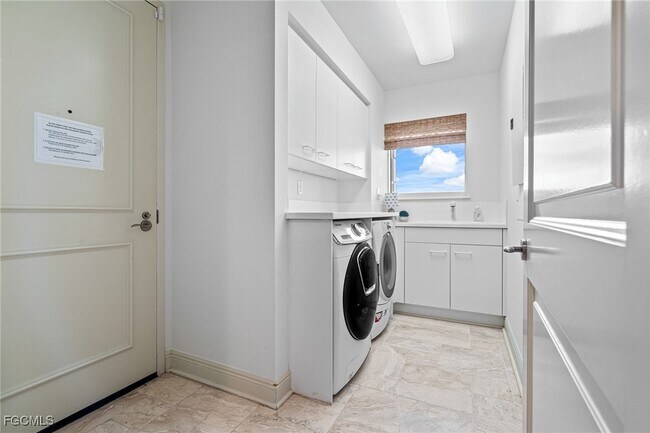 Building Photo - 23750 Via Trevi Way