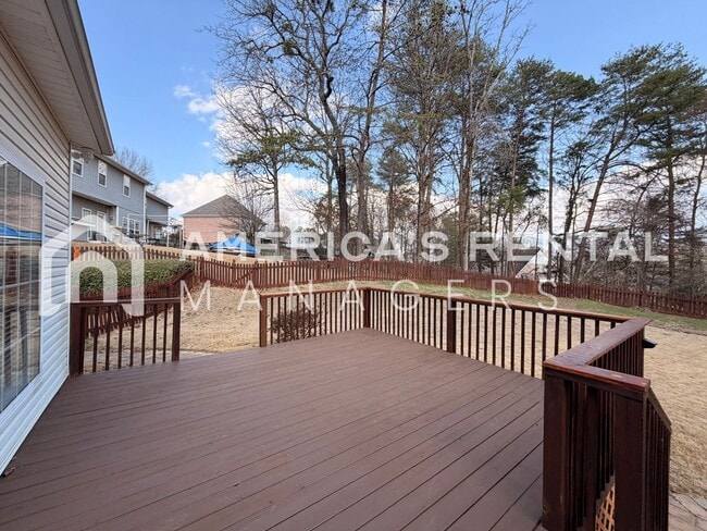 Building Photo - Spacious Five Bedroom Residence in Meadowbrook!