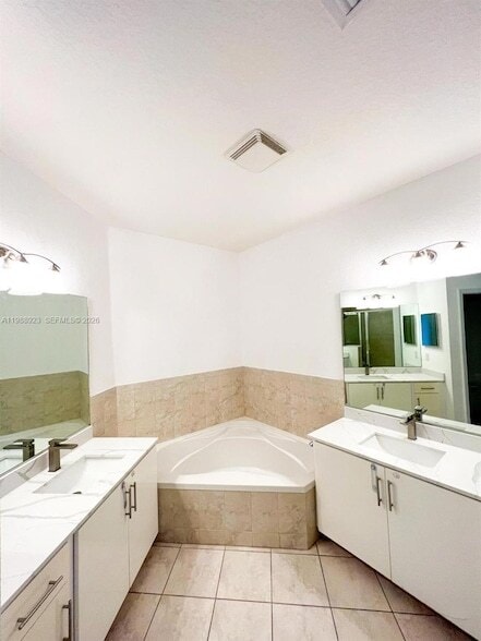 Building Photo - 8666 NW 109th Ct