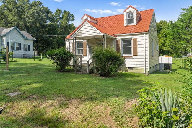 Primary Photo - !PRICE IMPROVEMENT! Newly Remodeled 3-Bedr...