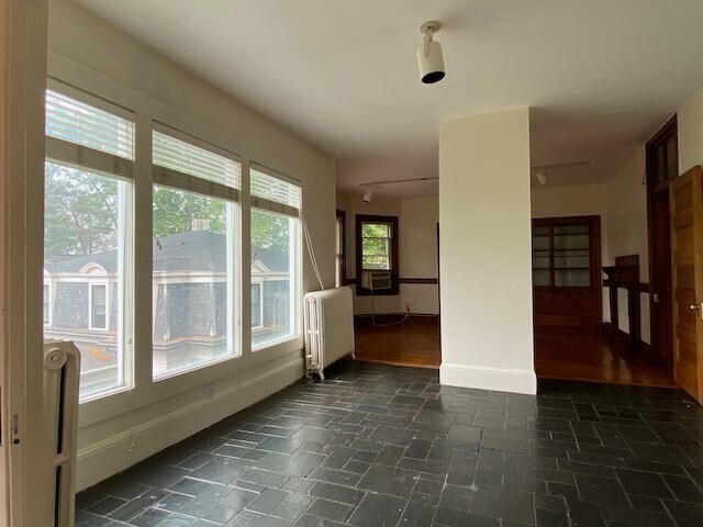 Building Photo - 70 Perry St