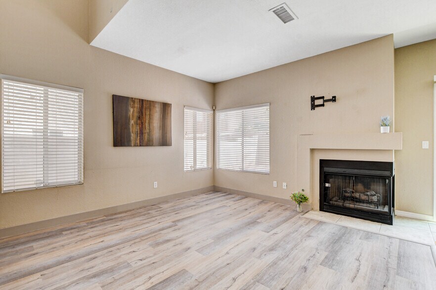 Building Photo - 1661 Cloister Ave