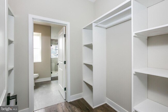 Building Photo - Gorgeously renovated classic row home with Off-Street Parking