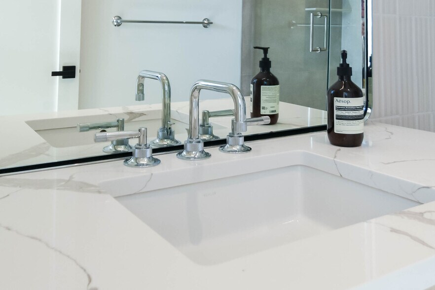 Building Photo - 116 Sherman St