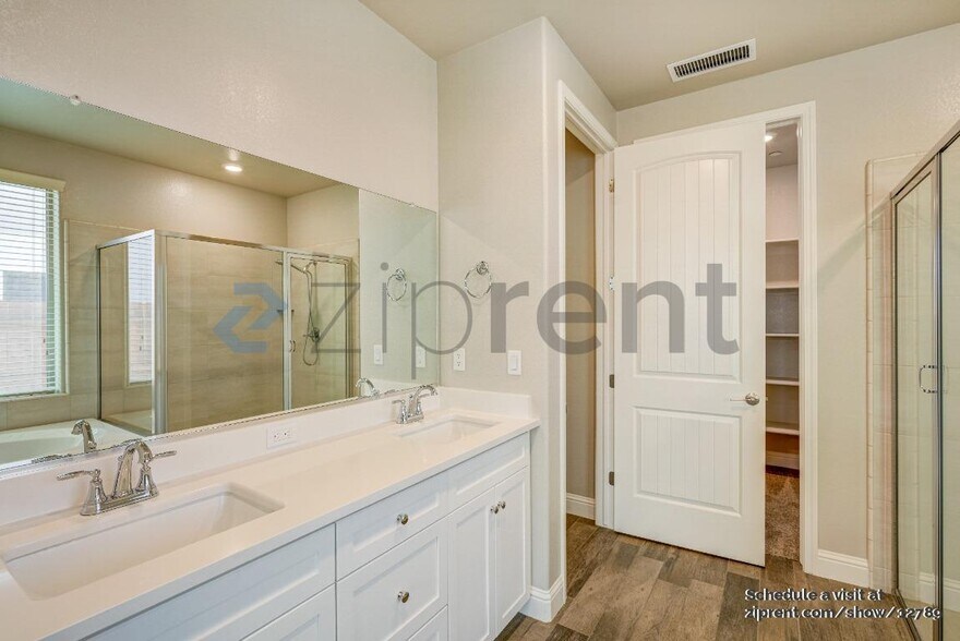 Building Photo - 1350 E Via Sentieri Dr