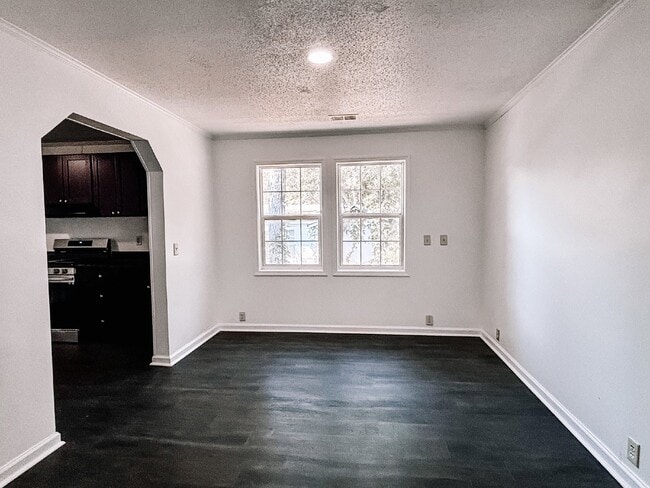 Building Photo - Spacious 4-Bed, 3-Bath Retreat on Greenhill Rd – 2000 Sq Ft of Charleston Charm!