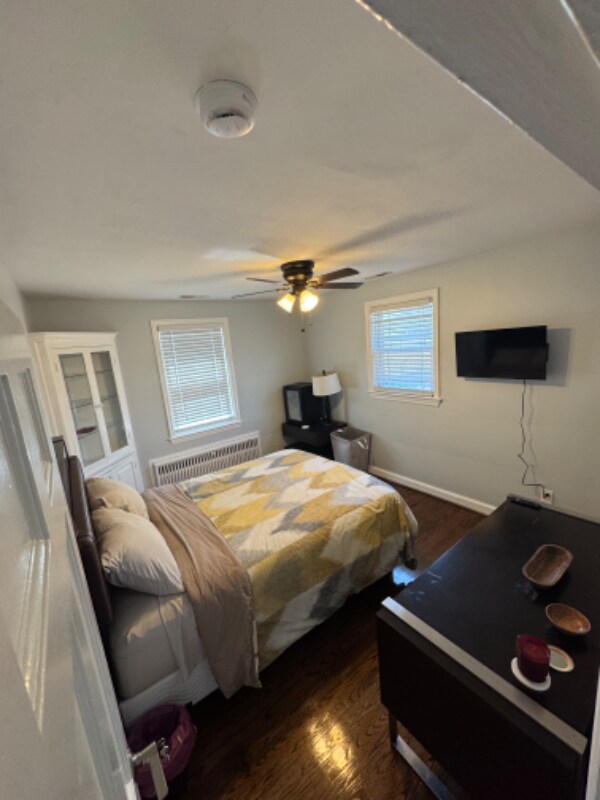 Building Photo - 2419 Chesterfield Ave