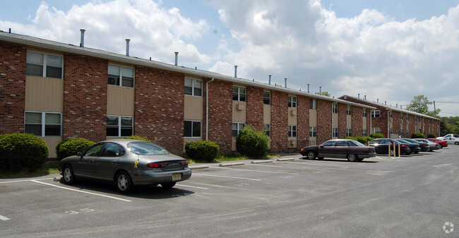 Primary Photo - Country Lakes Apartments