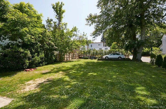 Building Photo - 14 Redbrook Rd