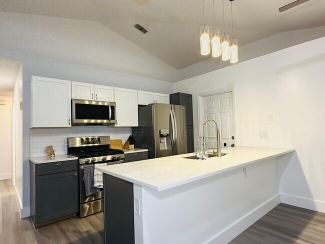 Building Photo - 6921 Long Needle Ct