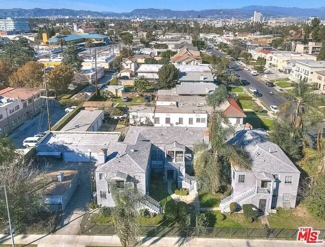 Building Photo - 2501 Venice Blvd